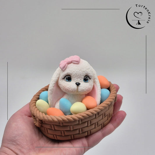 Osterhase im Korb - Mädchen